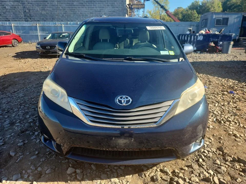 5TDYK3DC0BS167137 — 2011 TOYOTA SIENNA photo 5