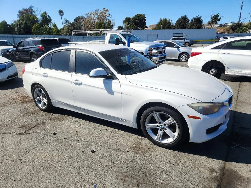 WBA3A5C54CF342547 — 2012 BMW 328 photo 4