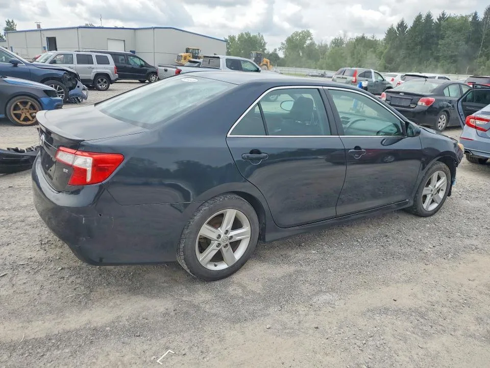 4T1BF1FK1EU407097 — 2014 TOYOTA CAMRY photo 3