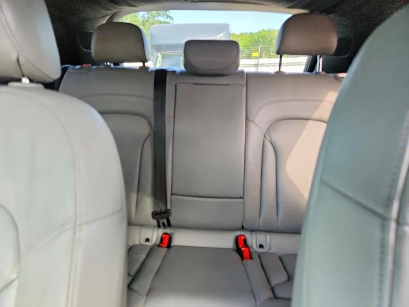 WA1BCCFS2JR001068 — 2018 AUDI Q3 photo 10