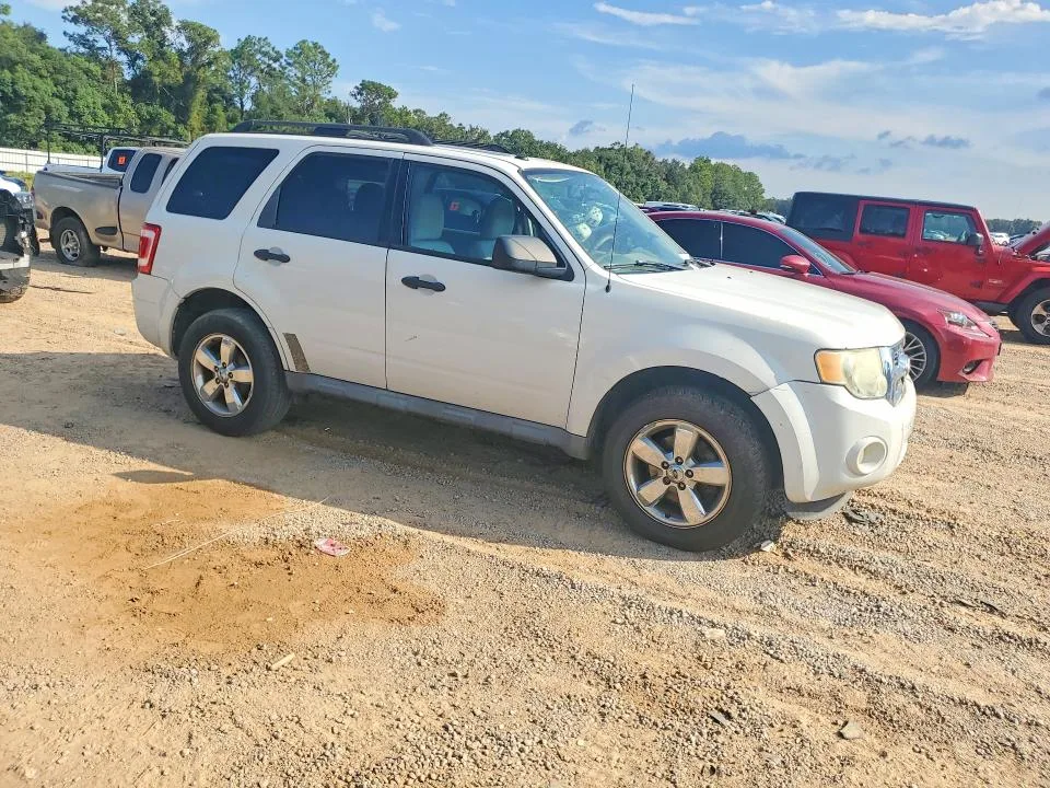 1FMCU0D76BKA04016 — 2011 FORD ESCAPE photo 4