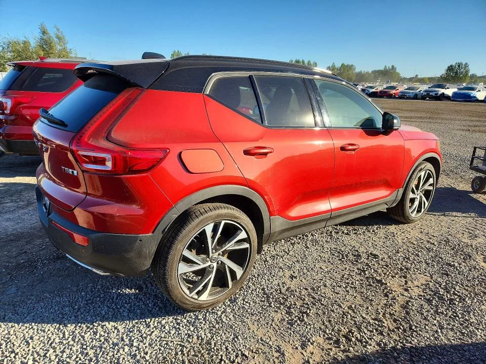 YV4162UM7K2149831 — 2019 VOLVO XC40 photo 3