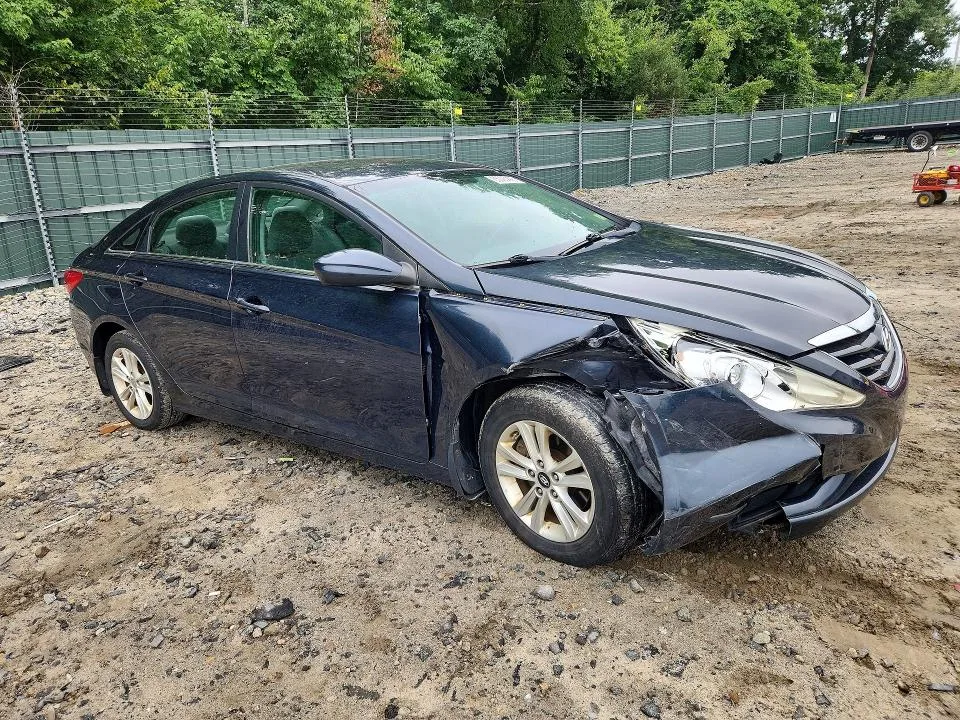 5NPEB4AC2BH175677 — 2011 HYUNDAI SONATA photo 4
