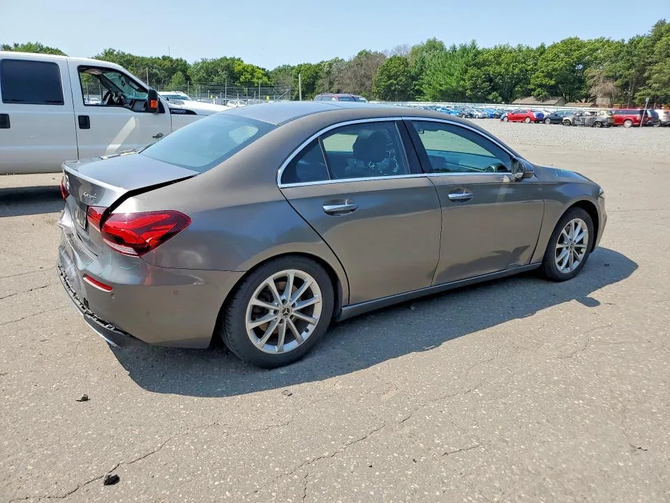 WDD3G4FB6KW028867 — 2019 MERCEDES-BENZ A photo 3