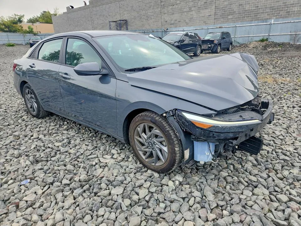 KMHLM4DG2RU748539 — 2024 HYUNDAI ELANTRA photo 4