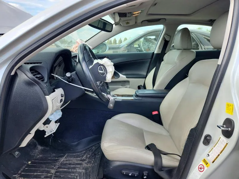 JTHCF5C29A5042174 — 2010 LEXUS IS photo 7