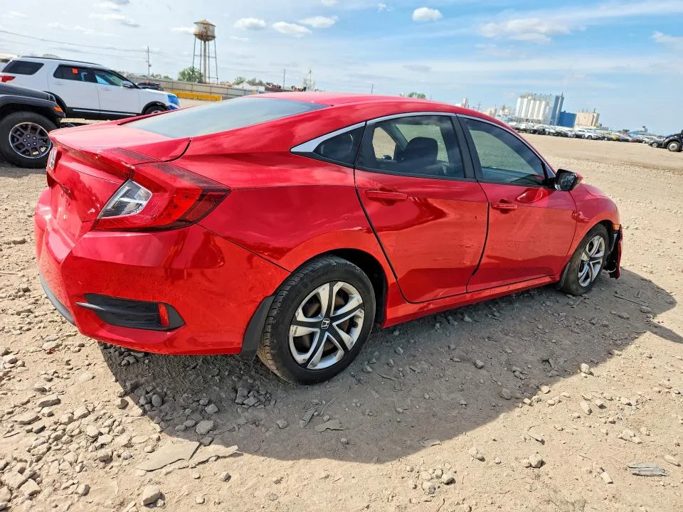 2HGFC2F51JH556879 — 2018 HONDA CIVIC photo 3