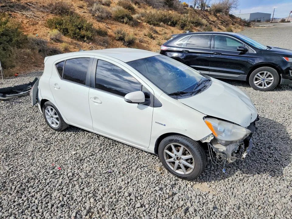 JTDKDTB36E1563688 — 2014 TOYOTA PRIUS C photo 4