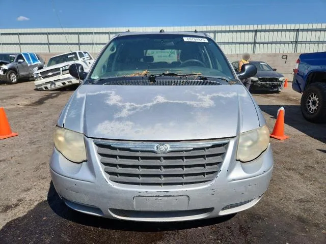 2C4GP44R75R385306 — 2005 CHRYSLER TOWN & COUNTRY photo 5