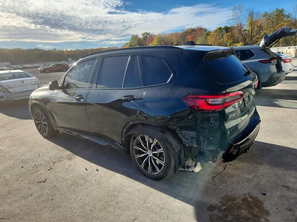 5UXCR6C55KLL37003 — 2019 BMW X5 photo 2
