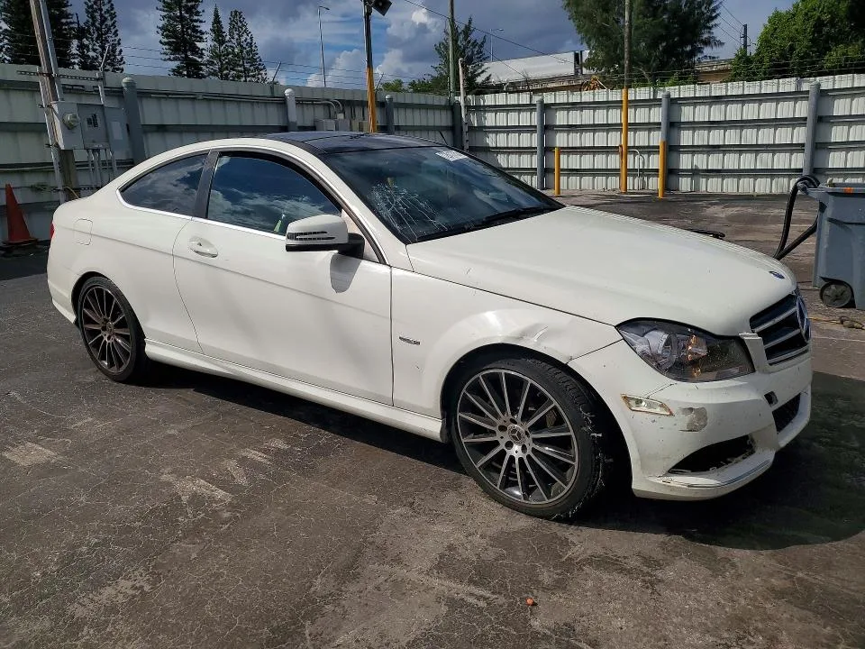 WDDGJ4HB7CF847548 — 2012 MERCEDES-BENZ C photo 4