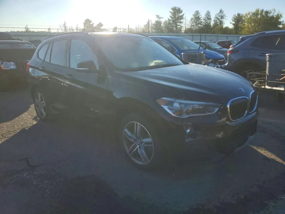 WBXHU7C31HP924653 — 2017 BMW X1 photo 4
