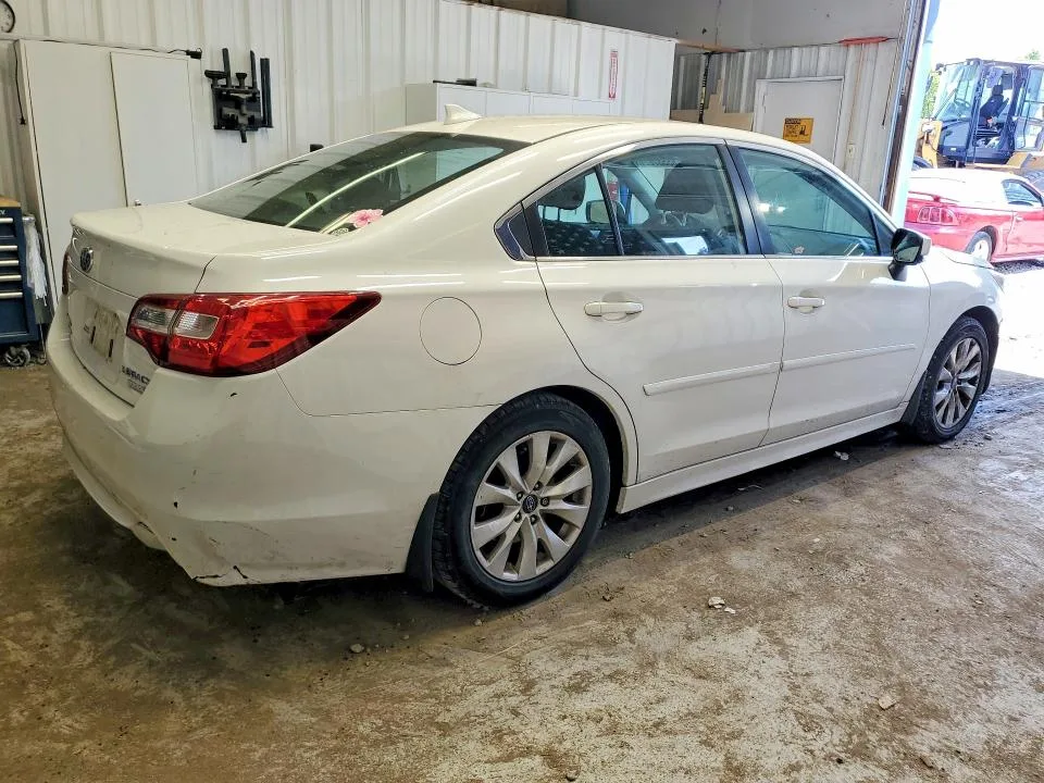 4S3BNAC65H3035921 — 2017 SUBARU LEGACY photo 3