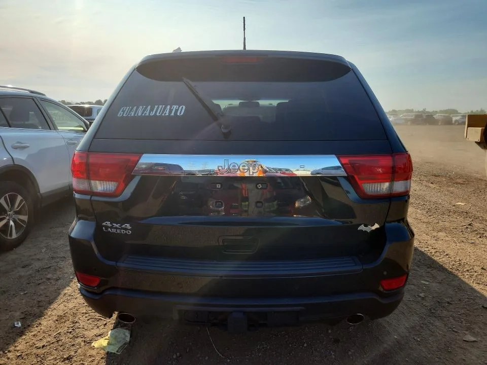 1J4RR4GT2BC571800 — 2011 JEEP GRAND CHEROKEE photo 6