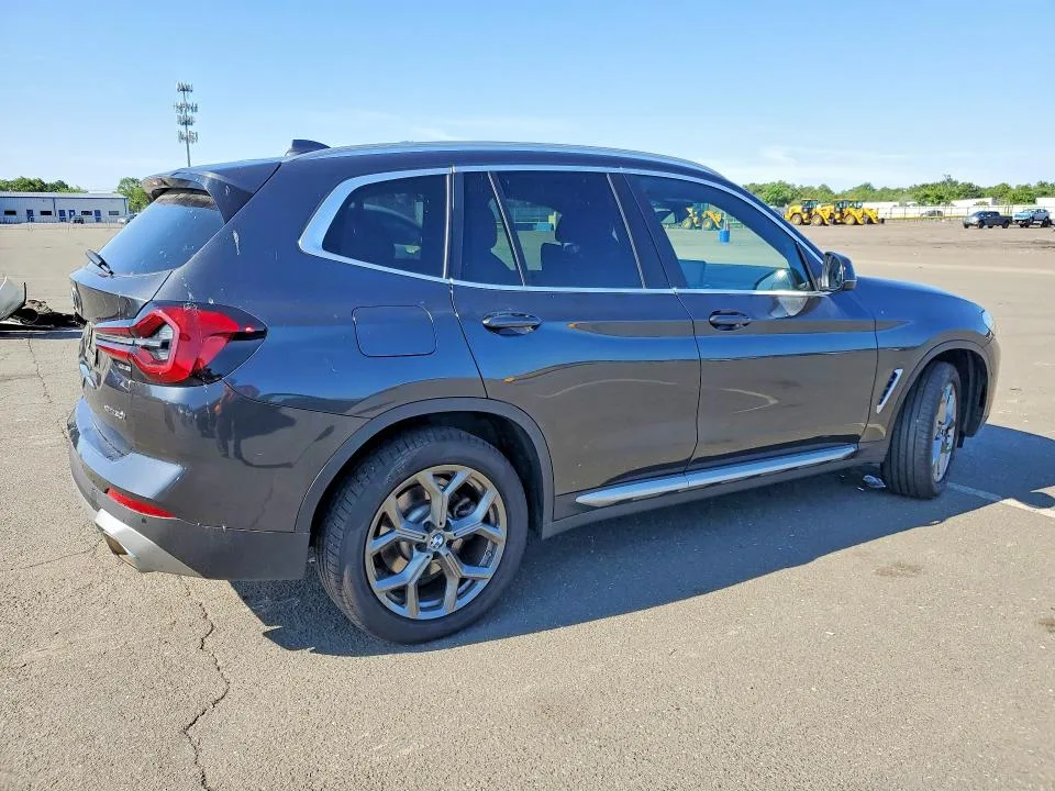 5UX53DP09R9V02006 — 2024 BMW X3 photo 3