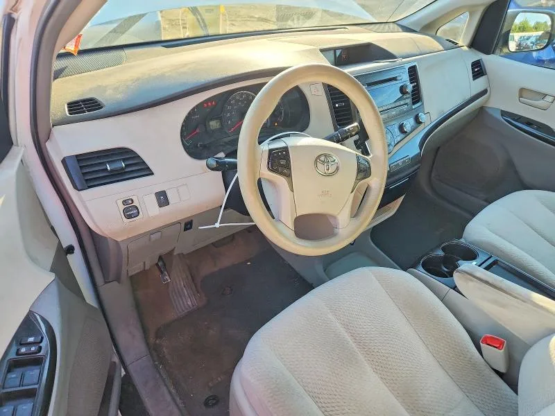 5TDKK3DC0BS122995 — 2011 TOYOTA SIENNA photo 8