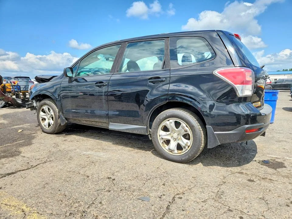 JF2SJAAC9JG566799 — 2018 SUBARU FORESTER photo 2