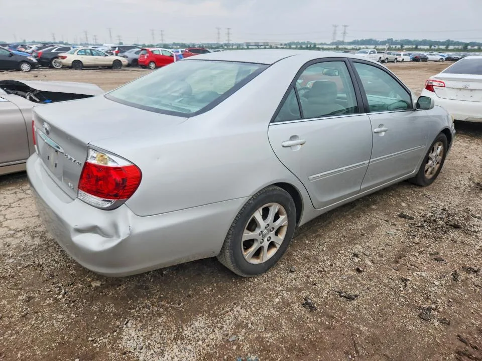 4T1BF30K26U113035 — 2006 TOYOTA CAMRY photo 3