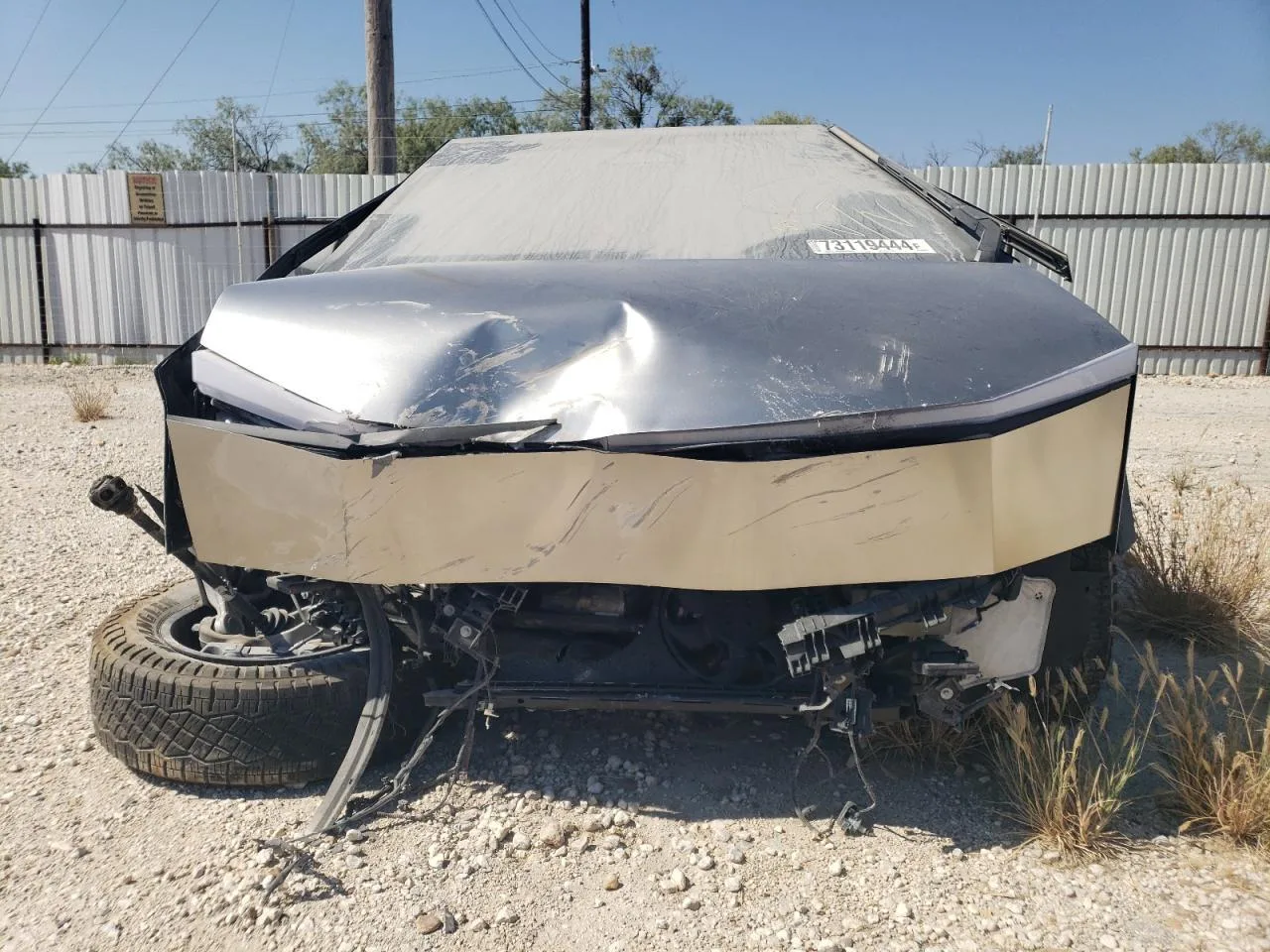 7G2CEHED7RA011806 — 2024 TESLA Cybertruck photo 1