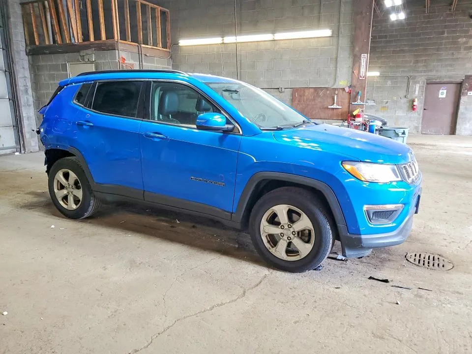 3C4NJDBB7KT829100 — 2019 JEEP COMPASS photo 4