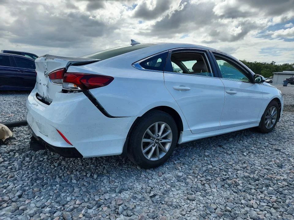 5NPE24AF3JH680653 — 2018 HYUNDAI SONATA photo 3
