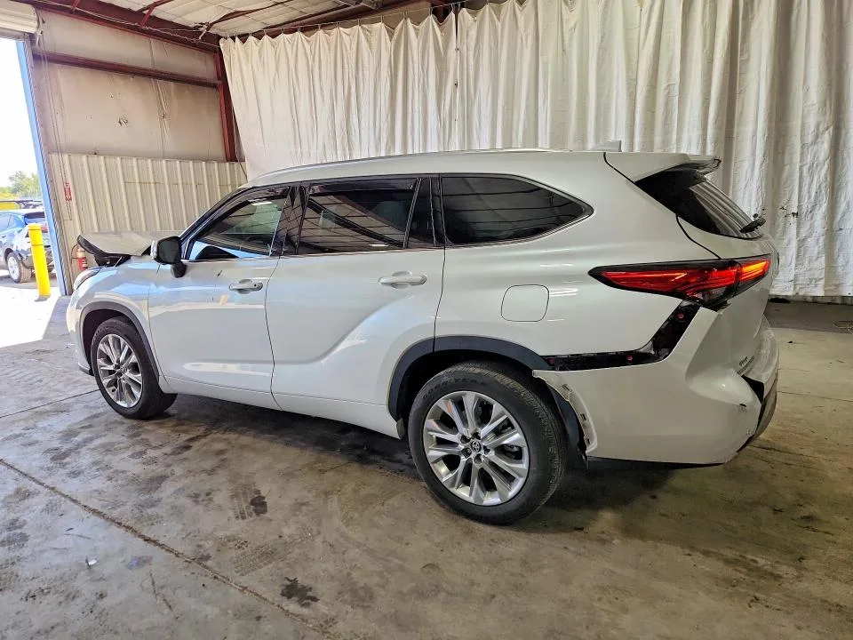 5TDKDRAH5PS026770 — 2023 TOYOTA HIGHLANDER photo 2