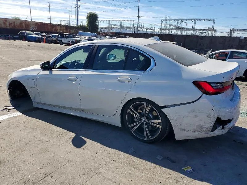 3MW5P9J0XM8B75479 — 2021 BMW 330XE photo 2