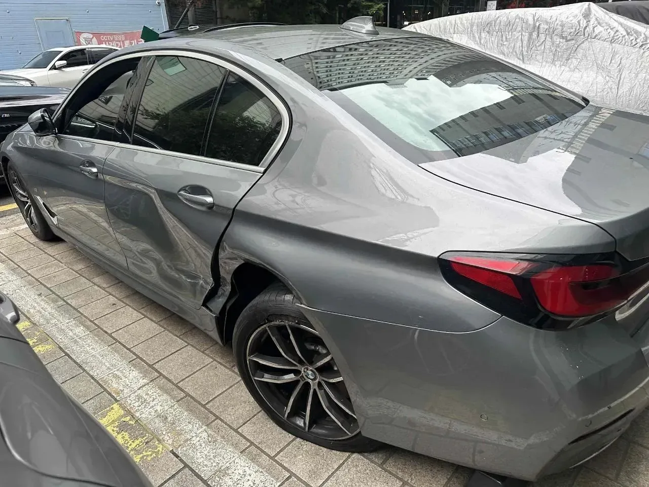 WBA11BH0XPWY23170 — 2023 BMW 520 photo 2
