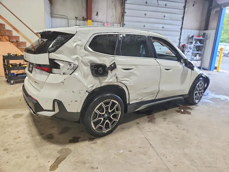 WBX73EF00T5558788 — 2026 BMW X1 photo 3