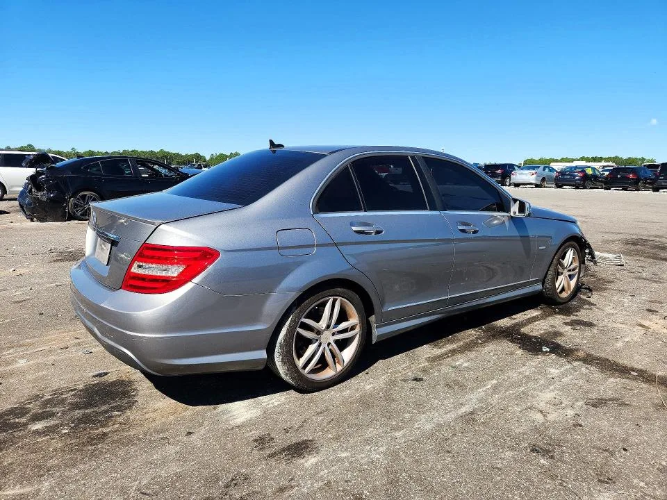 WDDGF4HB6CR202583 — 2012 MERCEDES-BENZ C photo 3