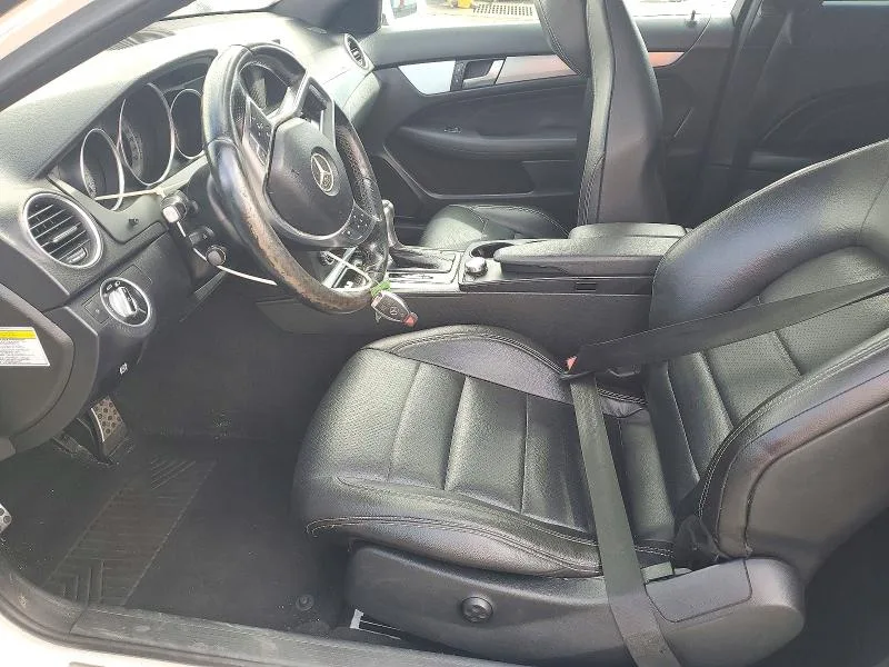 WDDGJ4HB7CF847548 — 2012 MERCEDES-BENZ C photo 7