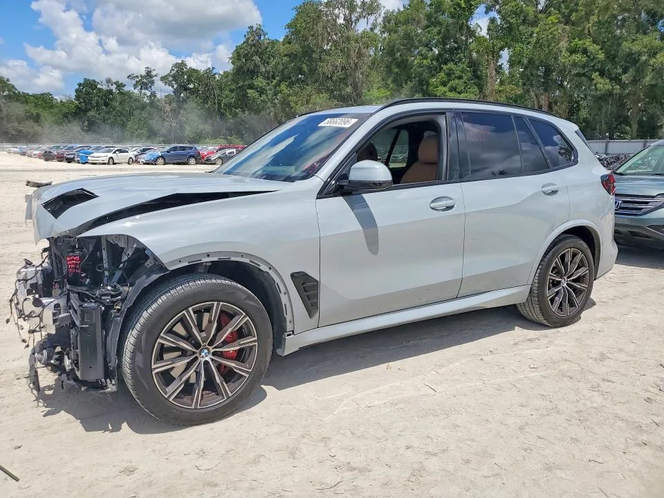 5UX13EU08R9S43985 — 2024 BMW X5 photo 1