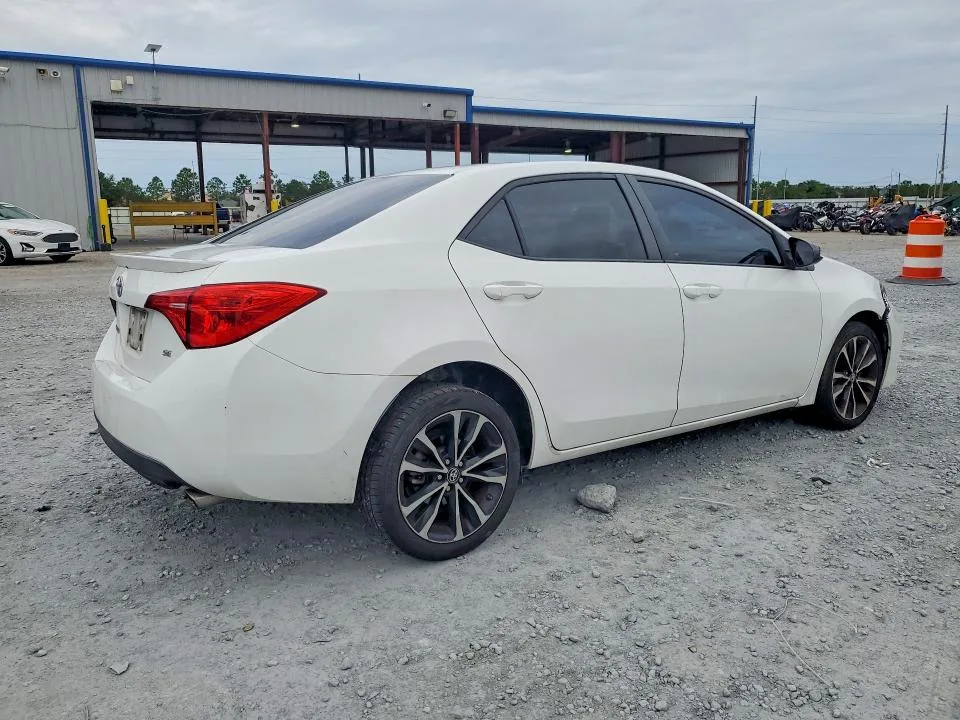 5YFBURHE7HP698805 — 2017 TOYOTA COROLLA photo 3