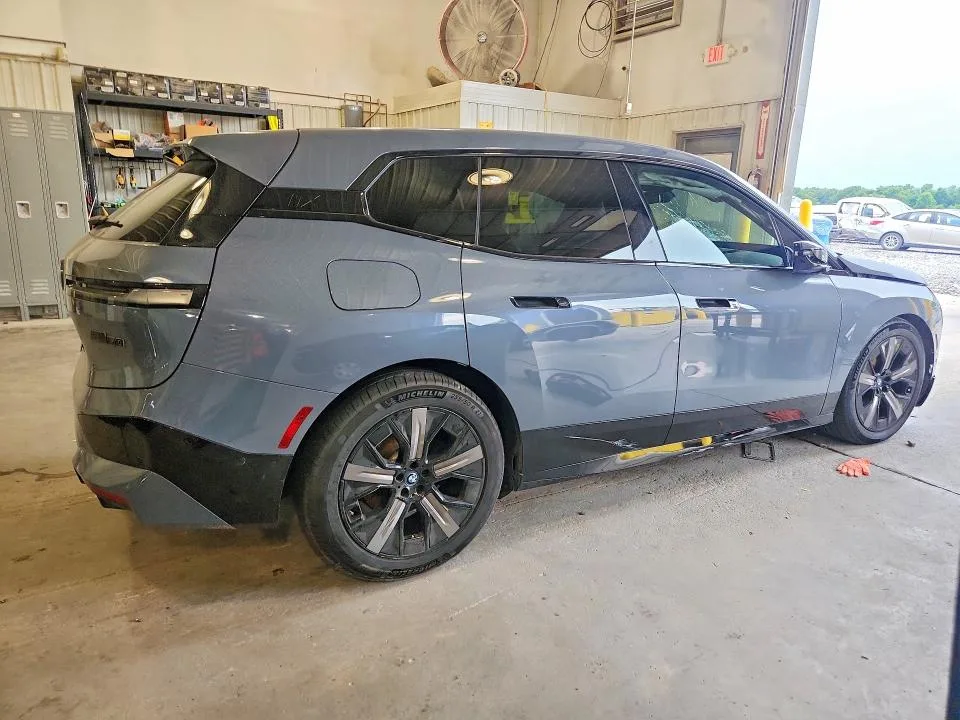 WB523CF01SCU17892 — 2023 BMW IX photo 3