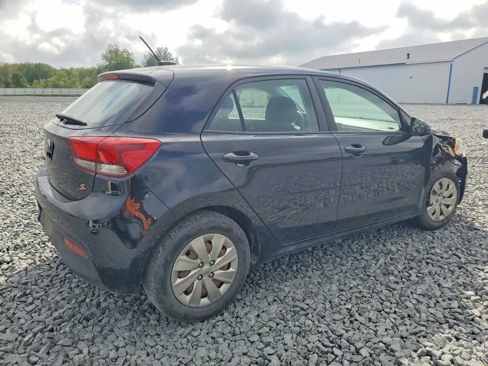 3KPA25AB0JE065256 — 2018 KIA RIO 5-DOOR photo 3