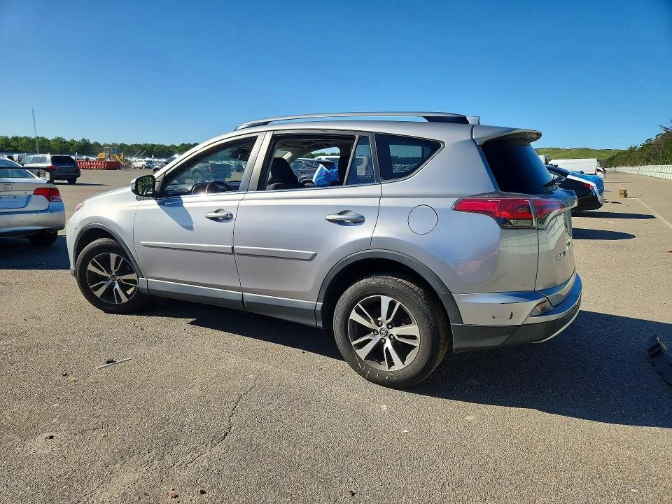 JTMRFREV8JD237554 — 2018 TOYOTA RAV4 photo 2