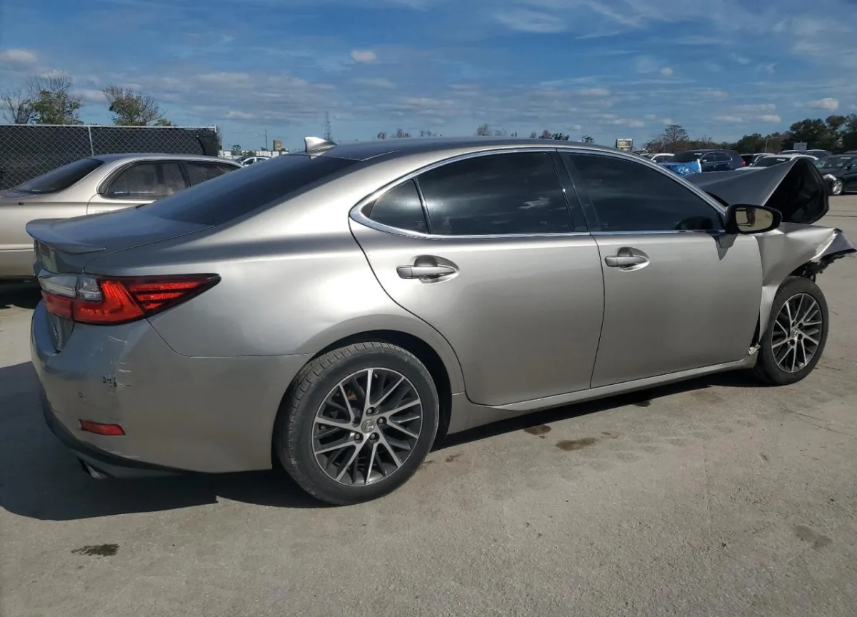 58ABK1GG7HU065108 — 2017 LEXUS ES photo 2