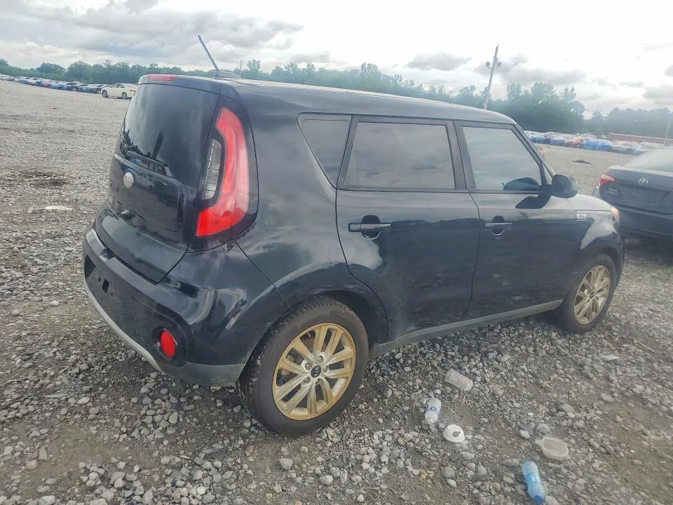 KNDJP3A51H7447676 — 2017 KIA SOUL photo 3