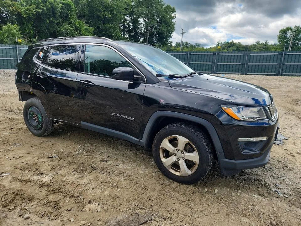 3C4NJDBB3JT107640 — 2018 JEEP COMPASS photo 4