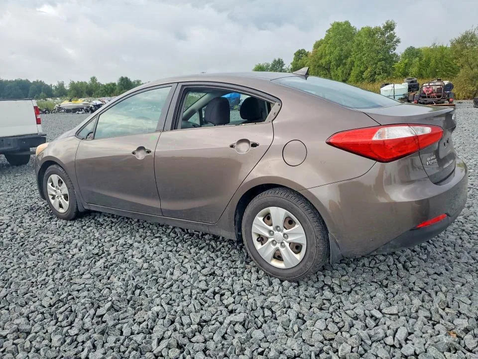 KNAFX4A65F5279812 — 2015 KIA FORTE photo 2