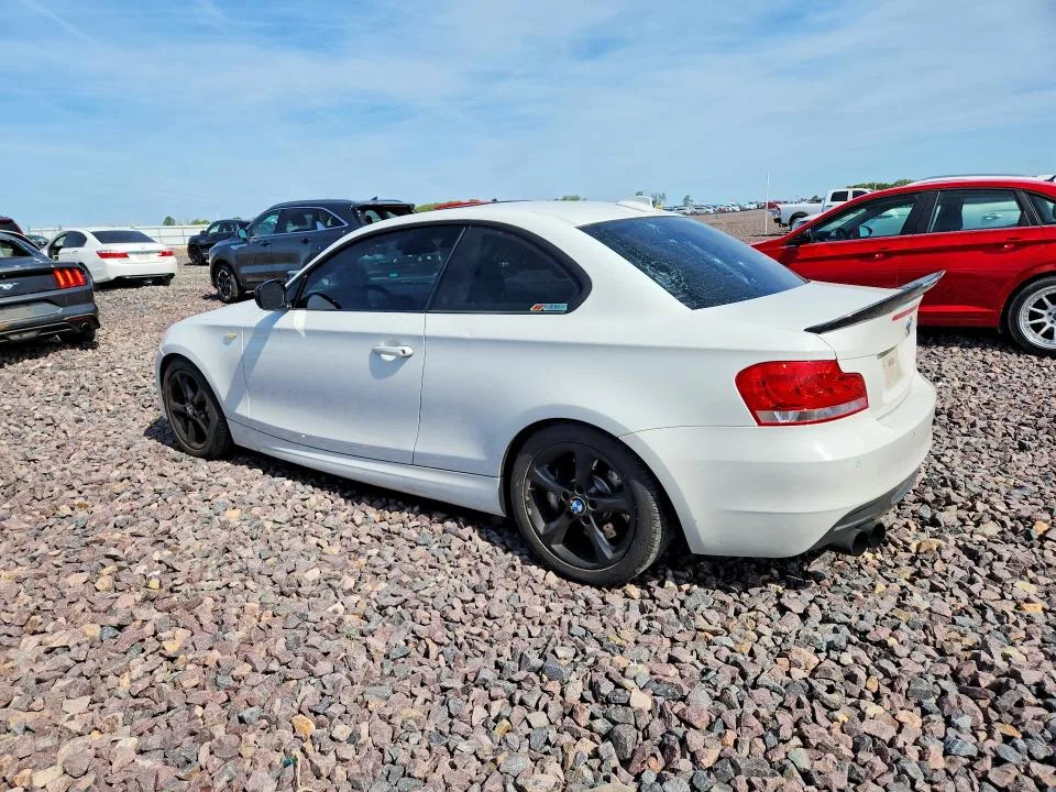 WBAUC9C5XDVM13599 — 2013 BMW 135 photo 2