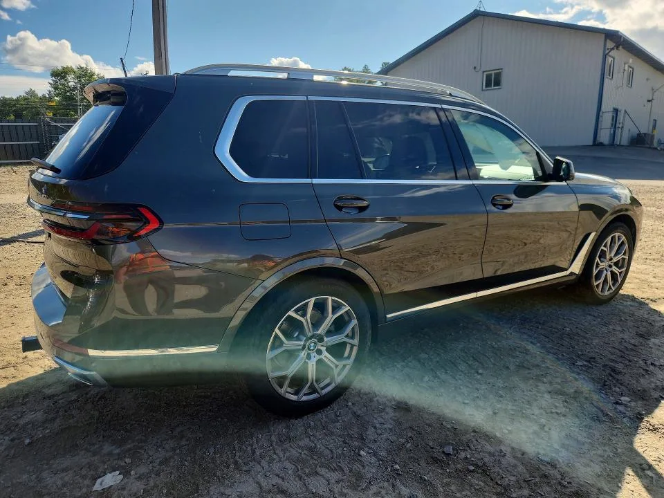 5UX23EM01S9X61527 — 2025 BMW X7 photo 3