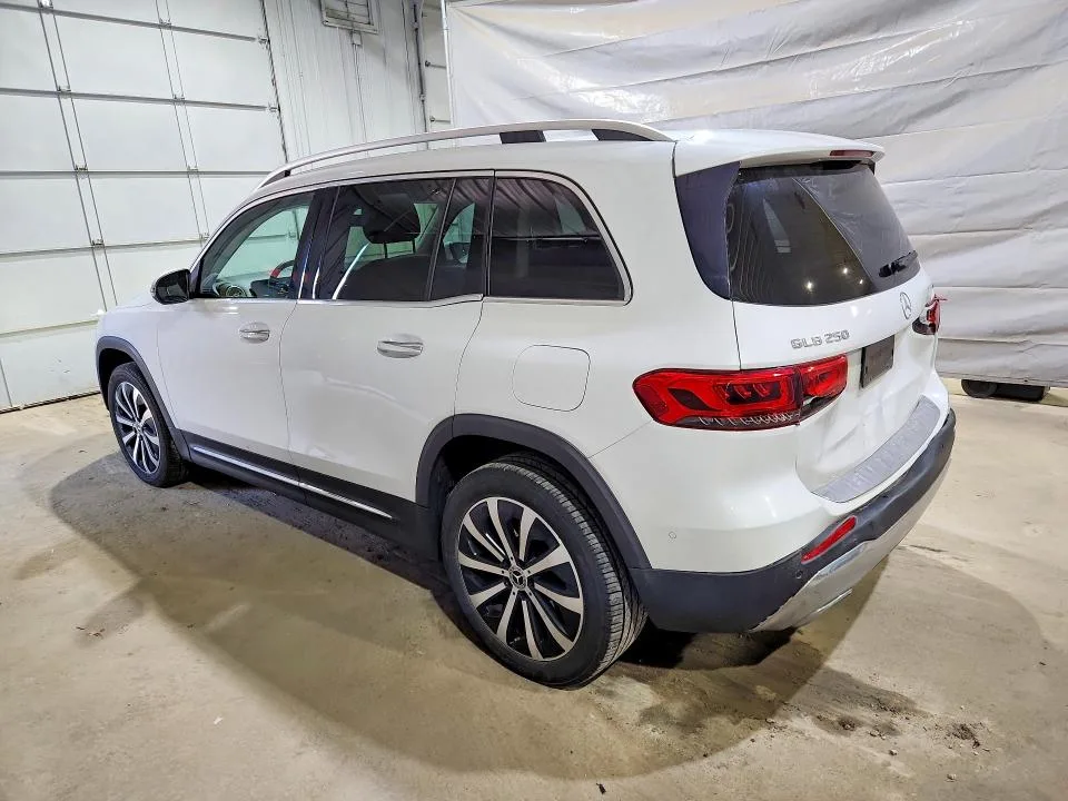 W1N4M4HB0LW028975 — 2020 MERCEDES-BENZ GLB photo 2