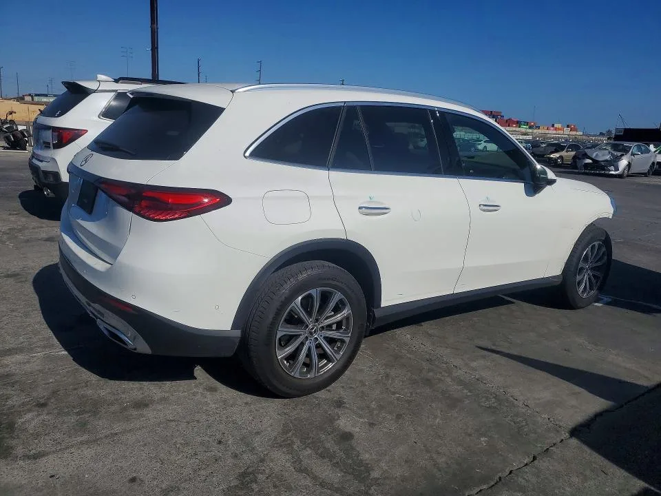 W1NKM4GB1SF252943 — 2025 MERCEDES-BENZ GLC photo 3