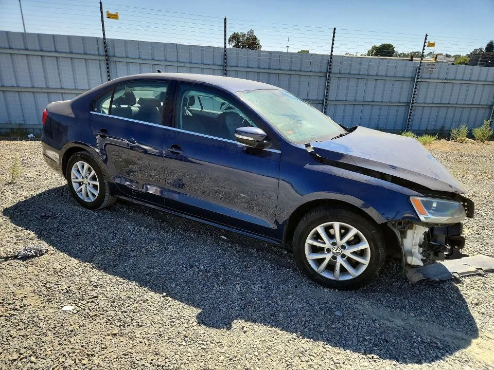 3VWDP7AJ5DM421239 — 2013 VOLKSWAGEN JETTA photo 4