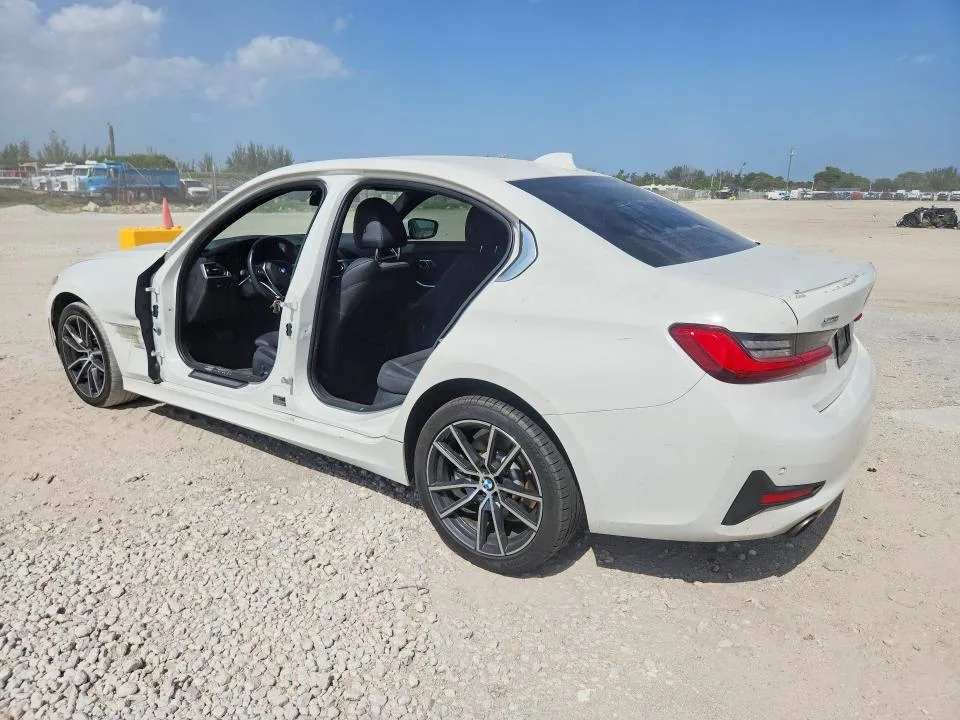 3MW5R7J06L8B23232 — 2020 BMW 330XI photo 2