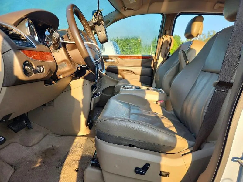 2C4RC1BG6DR564889 — 2013 CHRYSLER TOWN & COUNTRY photo 7
