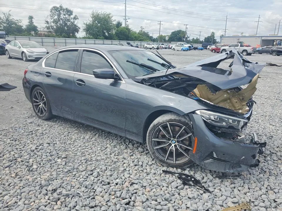 WBA5R1C54KAK10393 — 2019 BMW 330I photo 4