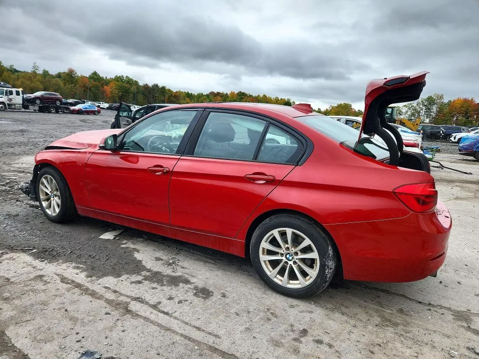 WBA8E5G53JNU46065 — 2018 BMW 320 photo 2