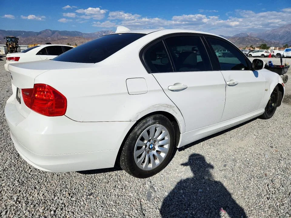 WBAPH57549NL79359 — 2009 BMW 328 photo 3